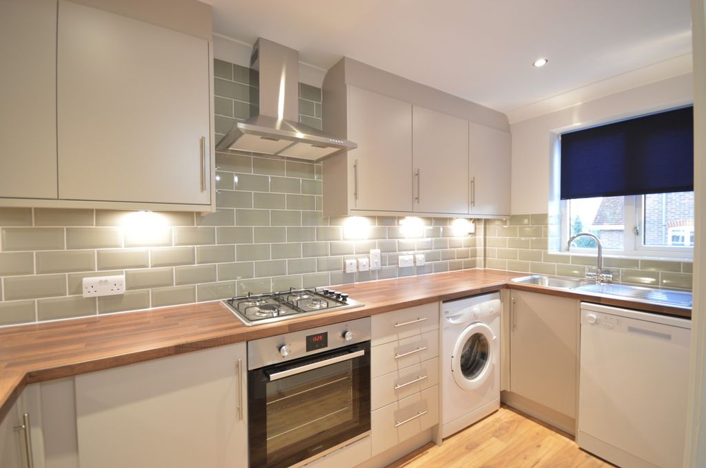 Property photo 2 of 7 Kitchen