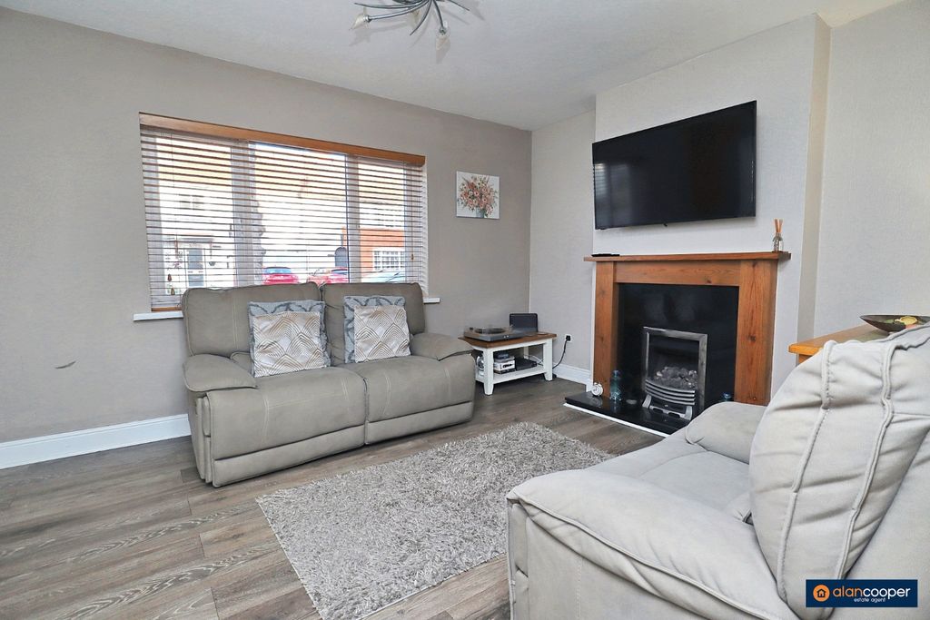 Property photo 2 of 21 4698664