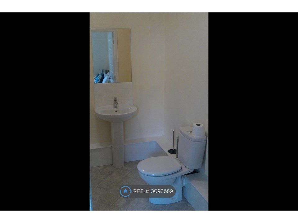 Property photo 2 of 15 Bathroom For Larger Double Room