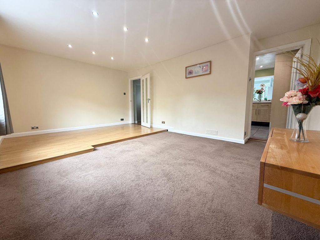 Property photo 3 of 23