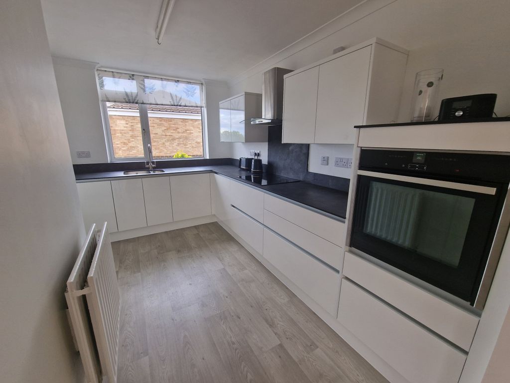 Property photo 2 of 17 Kitchen