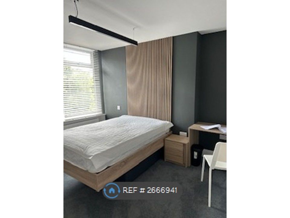 Property photo 3 of 23 Bedrooms 2