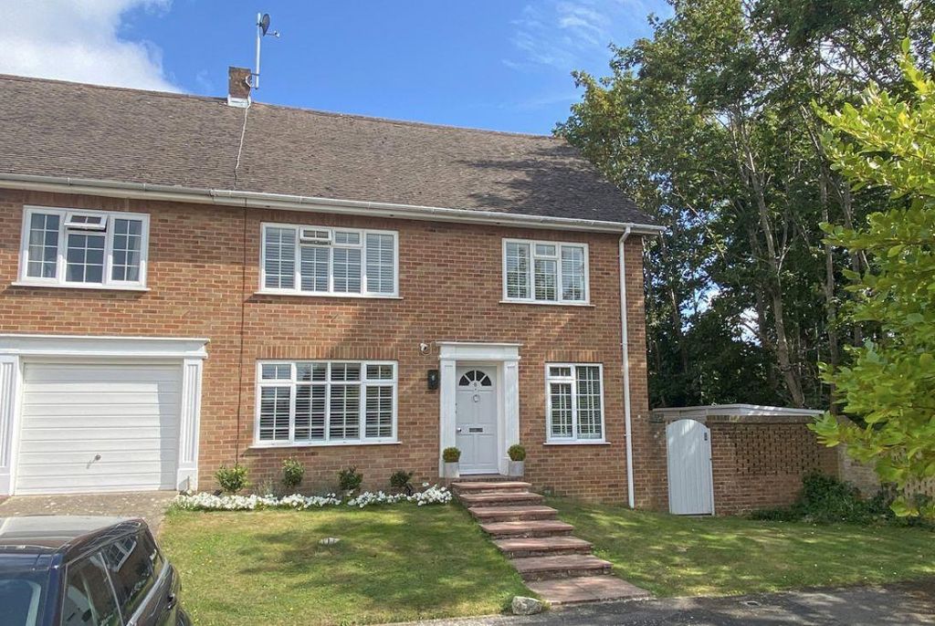 Property photo 1 of 13 6 St Annes Gardens Front.Jpg