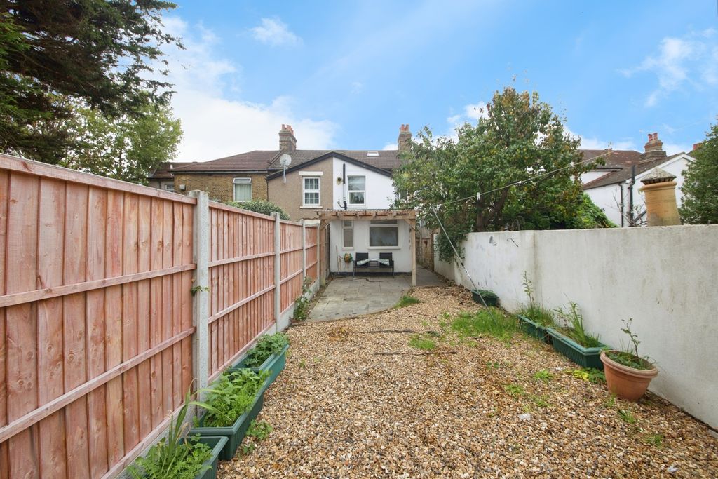 Property photo 2 of 17 Photo