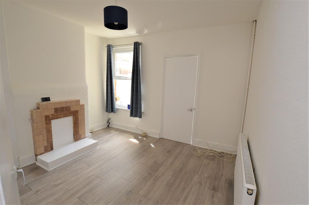 Property photo 2 of 11 Back Reception Room