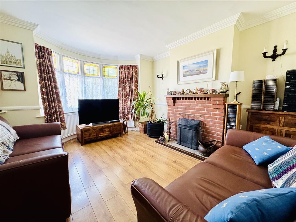 Property photo 3 of 22 Sitting Room: