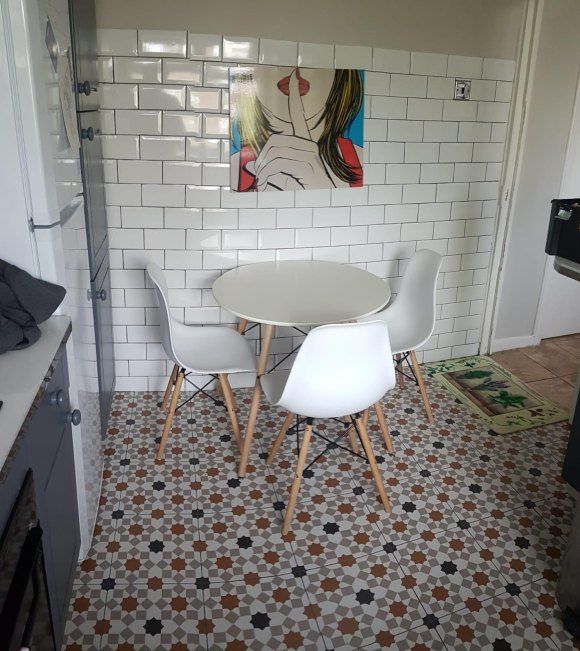 Property photo 2 of 11 75 Bracklyn - New Table And Chairs 23 April.Jpg