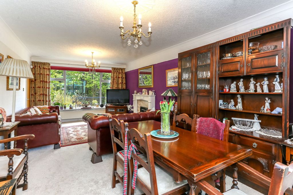 Property photo 2 of 32