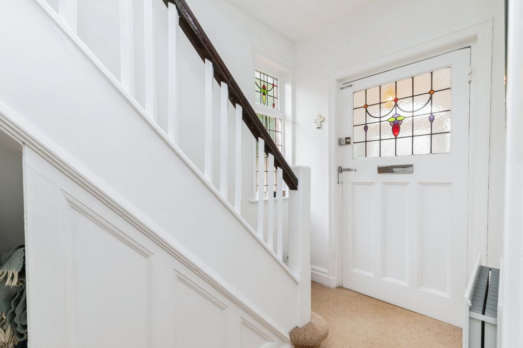 Property photo 2 of 17 Hallway