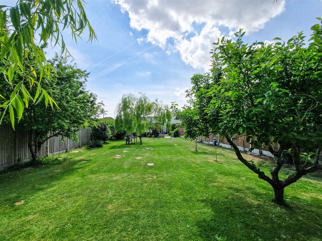 Property photo 1 of 21 Stunning 150ft Garden
