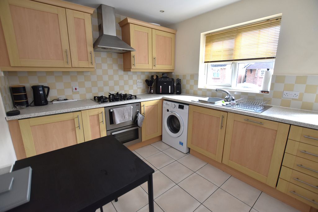 Property photo 3 of 26 Kitchen1