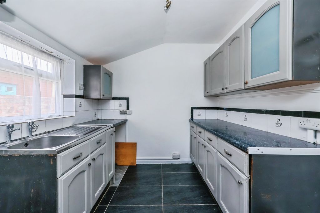 Property photo 2 of 17