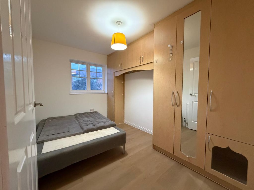 Property photo 3 of 5