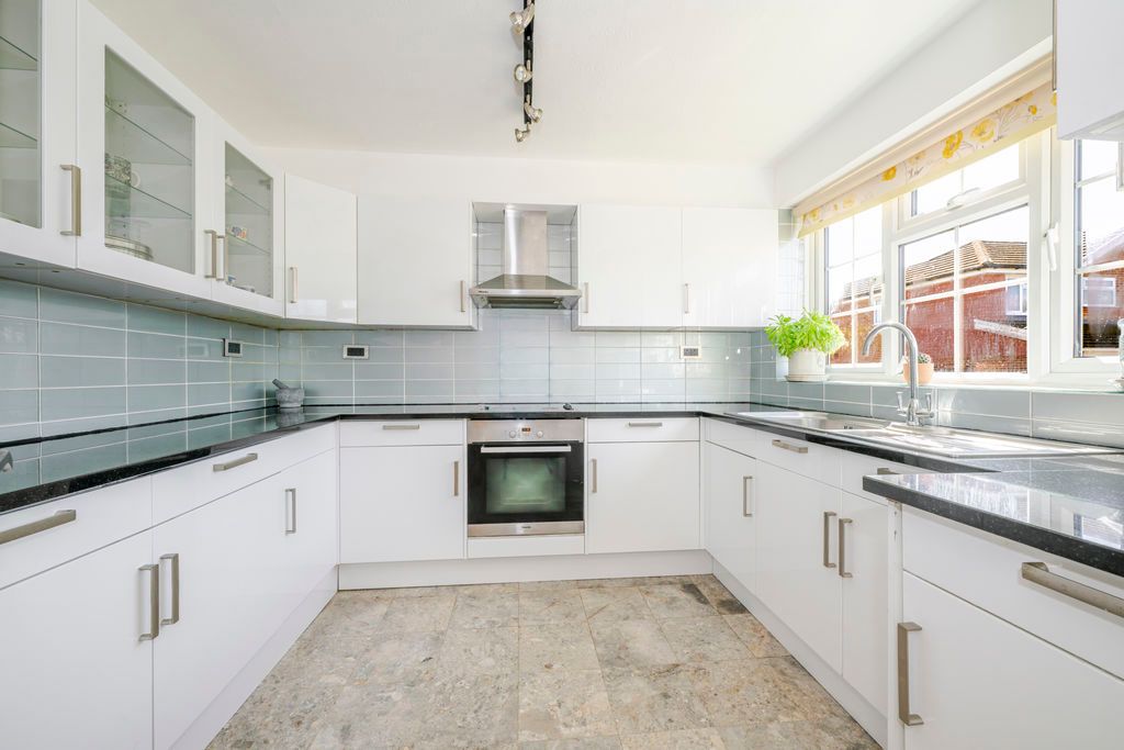 Property photo 3 of 12 Photo 6