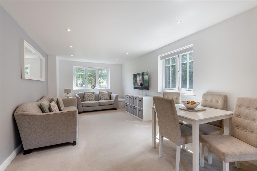 Property photo 2 of 12 8659086-Interior16.Jpg