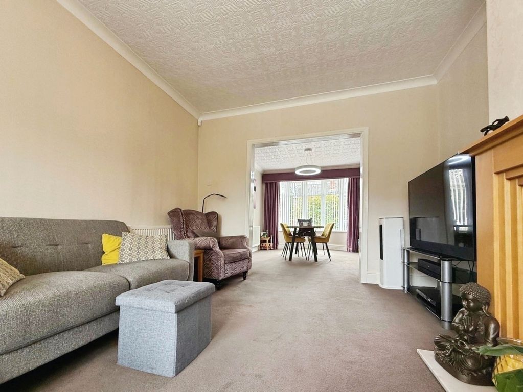 Property photo 3 of 26 Pbox-Living_Room-325206.Jpg