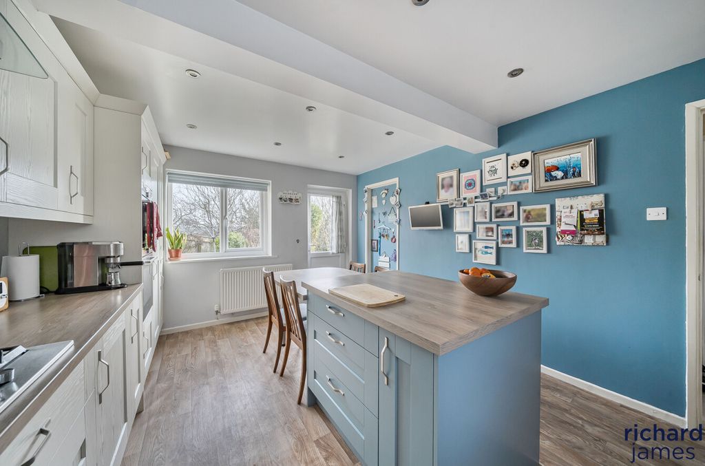 Property photo 2 of 12 4Cb72c9Fff7c4E91Ab7712A12766Ab9E