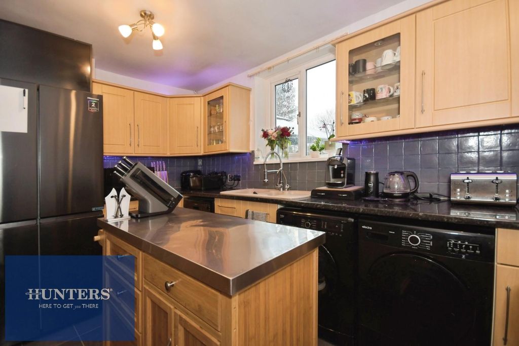 Property photo 3 of 17 Kitchen 04.Jpg