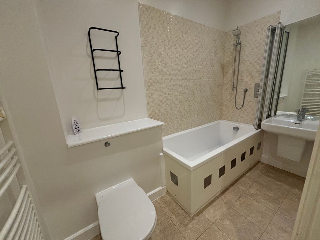 Property photo 3 of 4 Bathroom