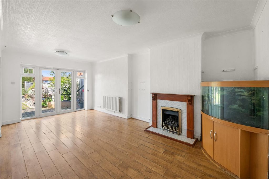 Property photo 3 of 21