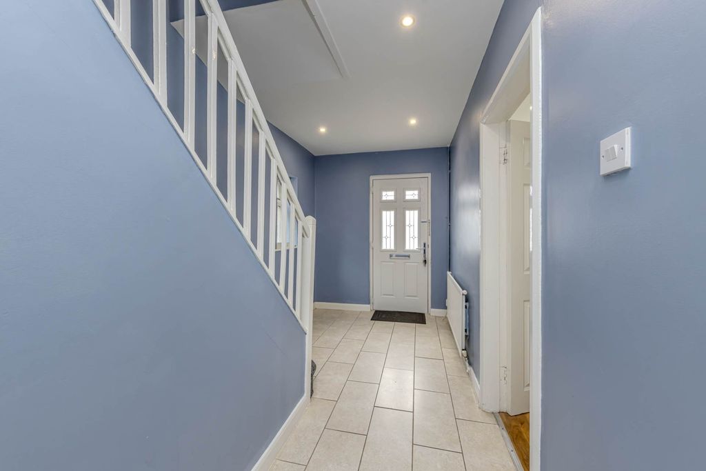 Property photo 2 of 24