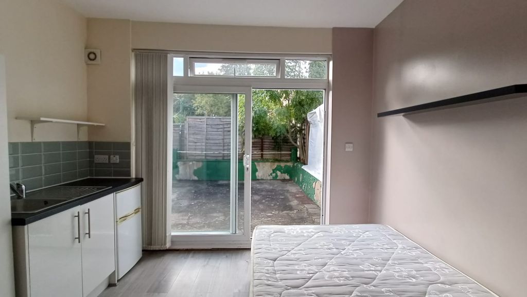 Property photo 3 of 6 A15F002F-432E-4c5B-B8A5-Ec80Eddc7F24