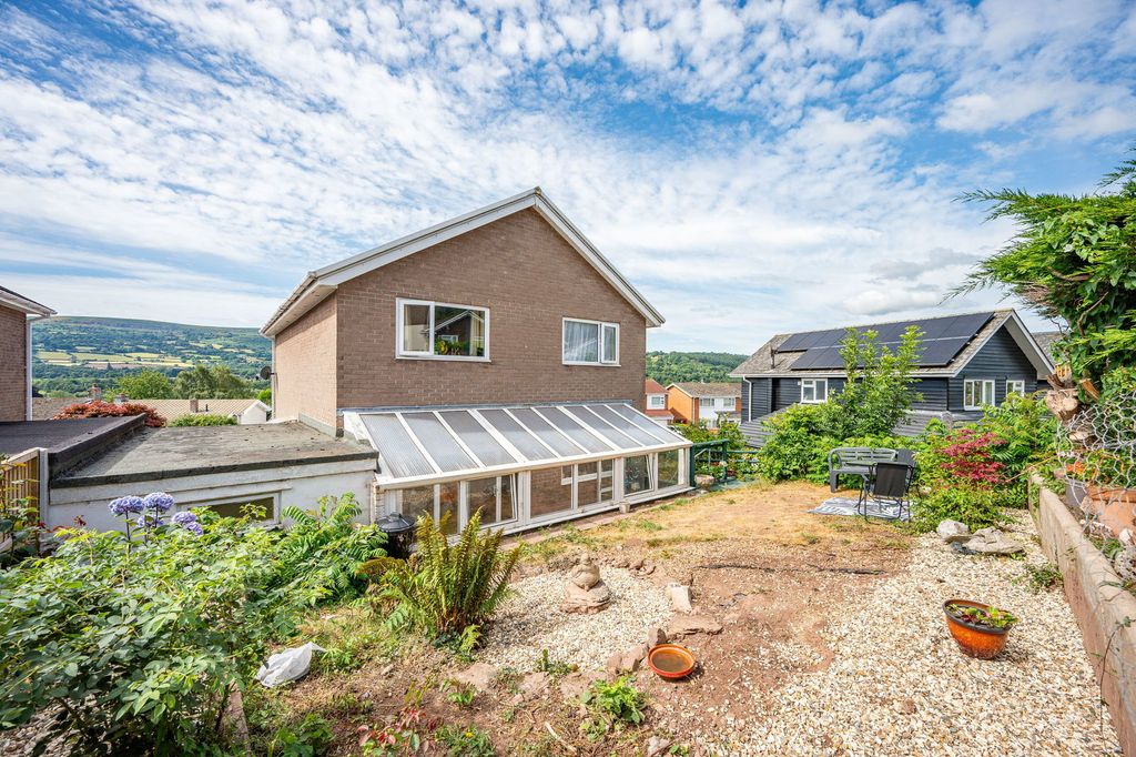 Property photo 1 of 32