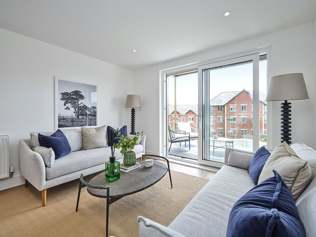 Property photo 3 of 10 Living Area