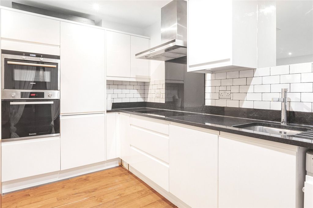 Property photo 3 of 19 Reception/Kitchen