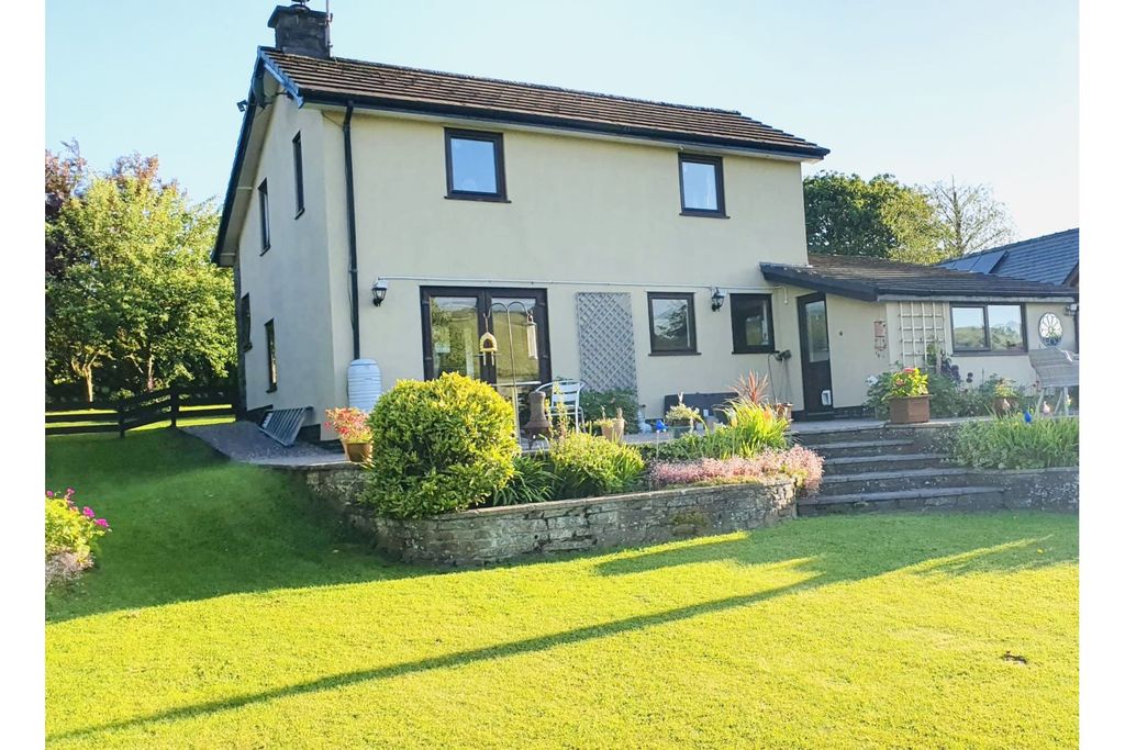 Property photo 1 of 18 Gardens