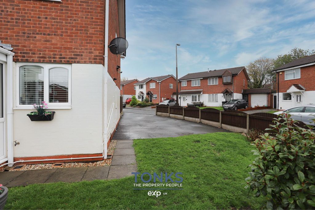 Property photo 2 of 17