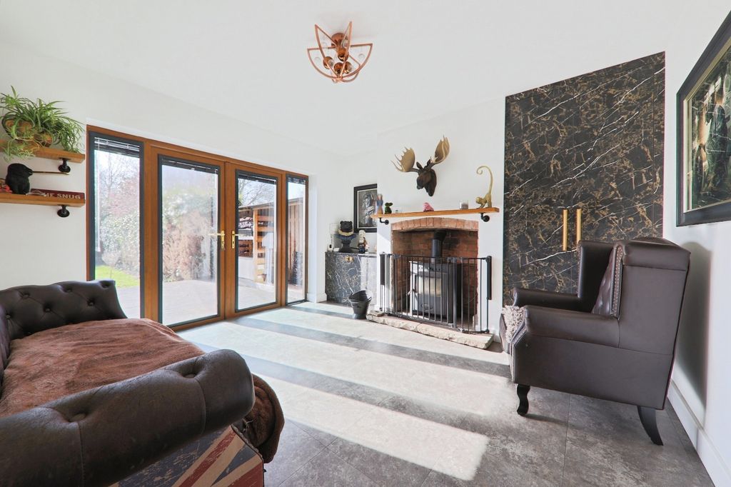 Property photo 2 of 26 4966585