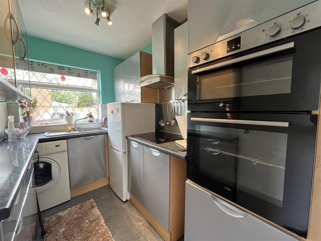 Property photo 2 of 14 Kitchen