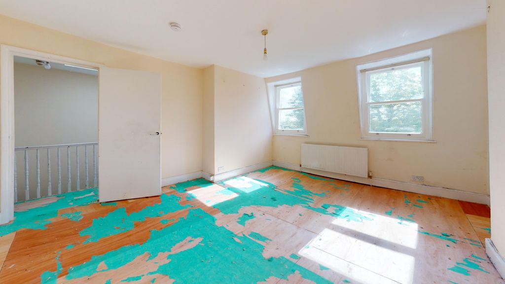 Property photo 2 of 11 Flat C, 2 Wyndham Crescent, Tufnell Park, London, N19 5Qj