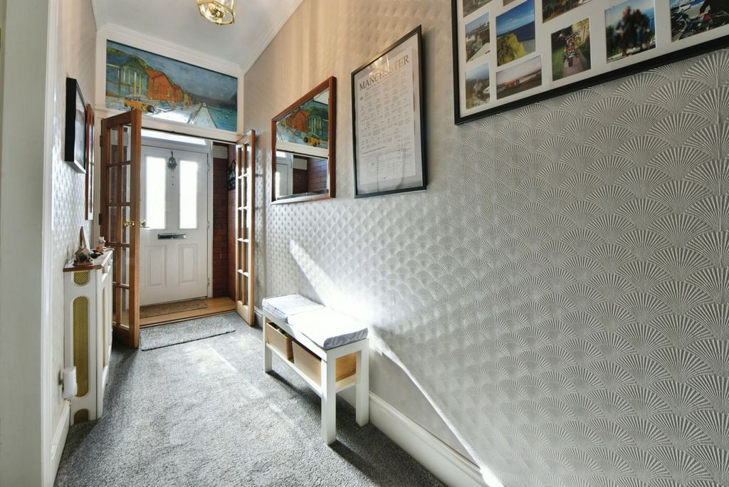 Property photo 2 of 17 Photo