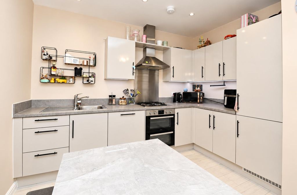 Property photo 3 of 13 Kitchen