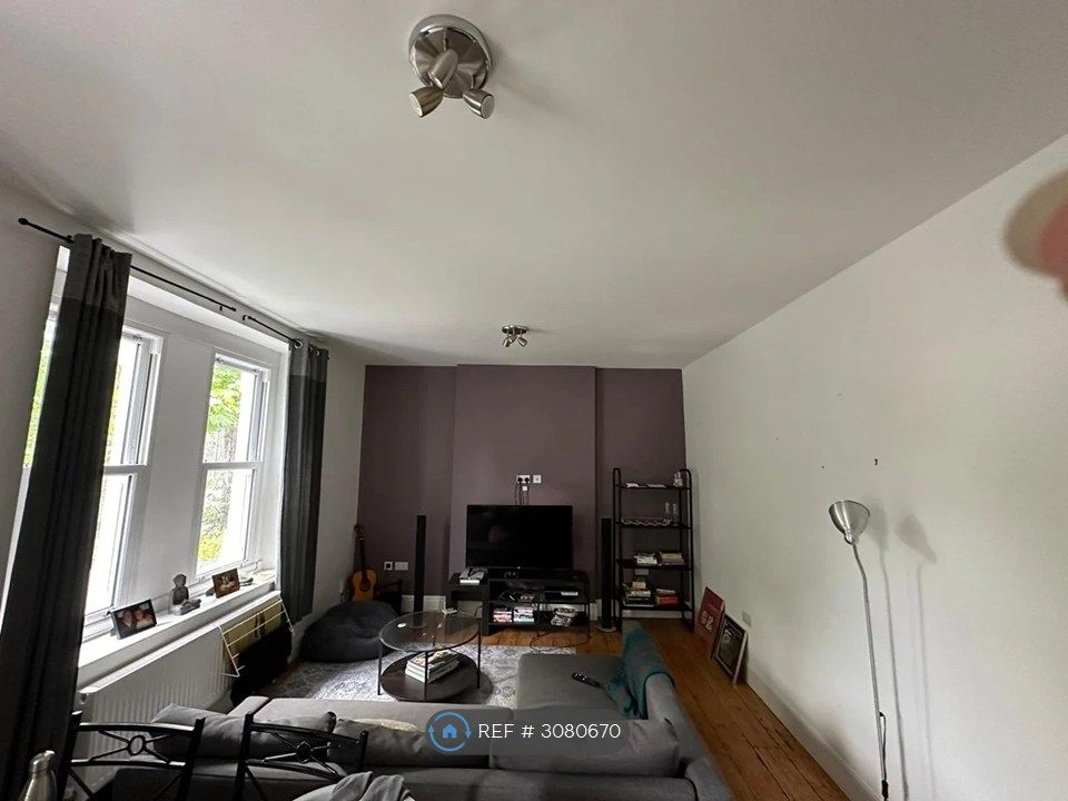 Property photo 3 of 14 Living Room