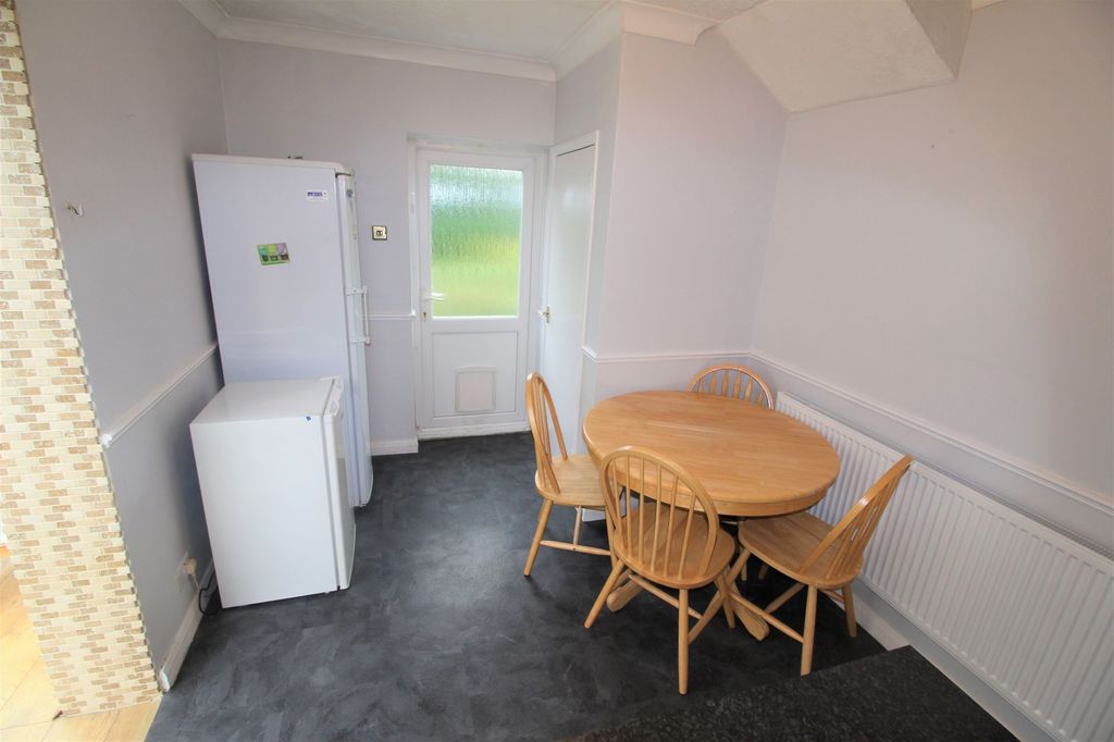 Property photo 3 of 11 Dining Area