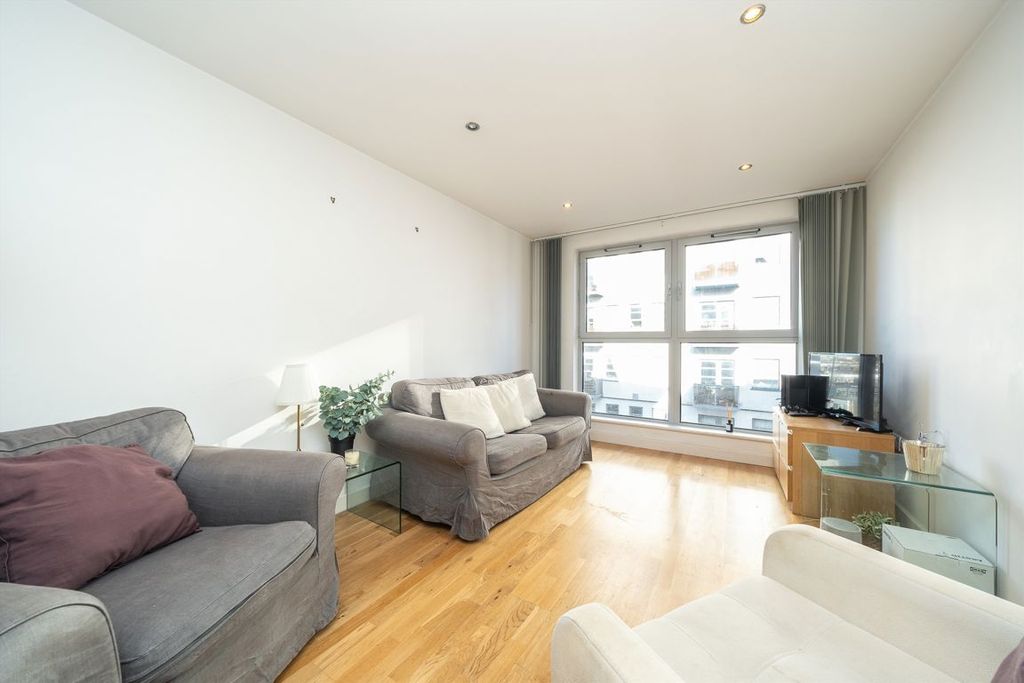 Property photo 2 of 8