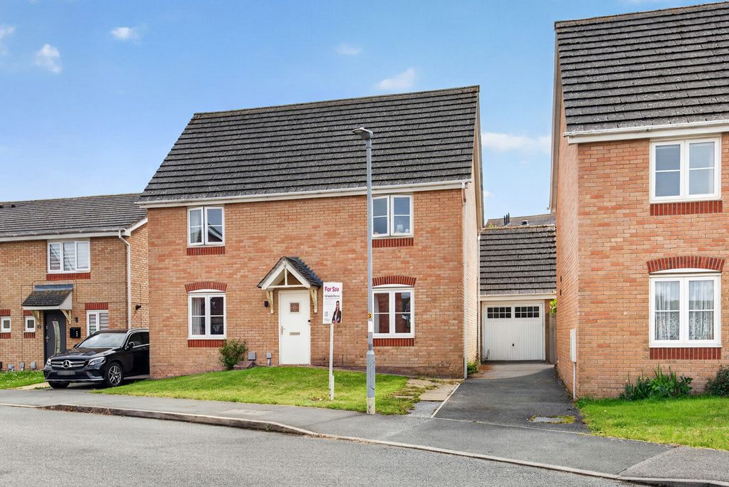 Property photo 1 of 32