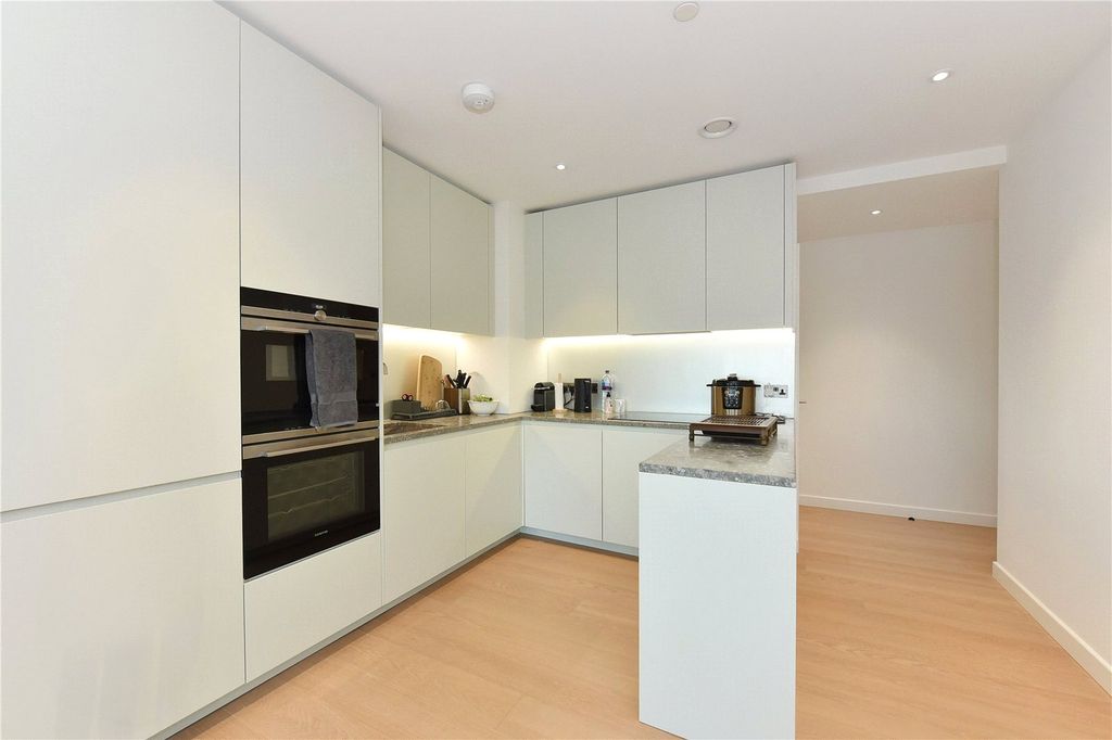 Property photo 3 of 14 Kitchen