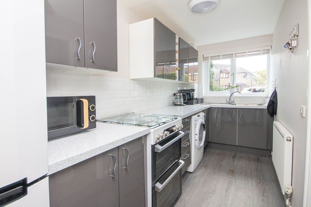 Property photo 3 of 14 Kitchen