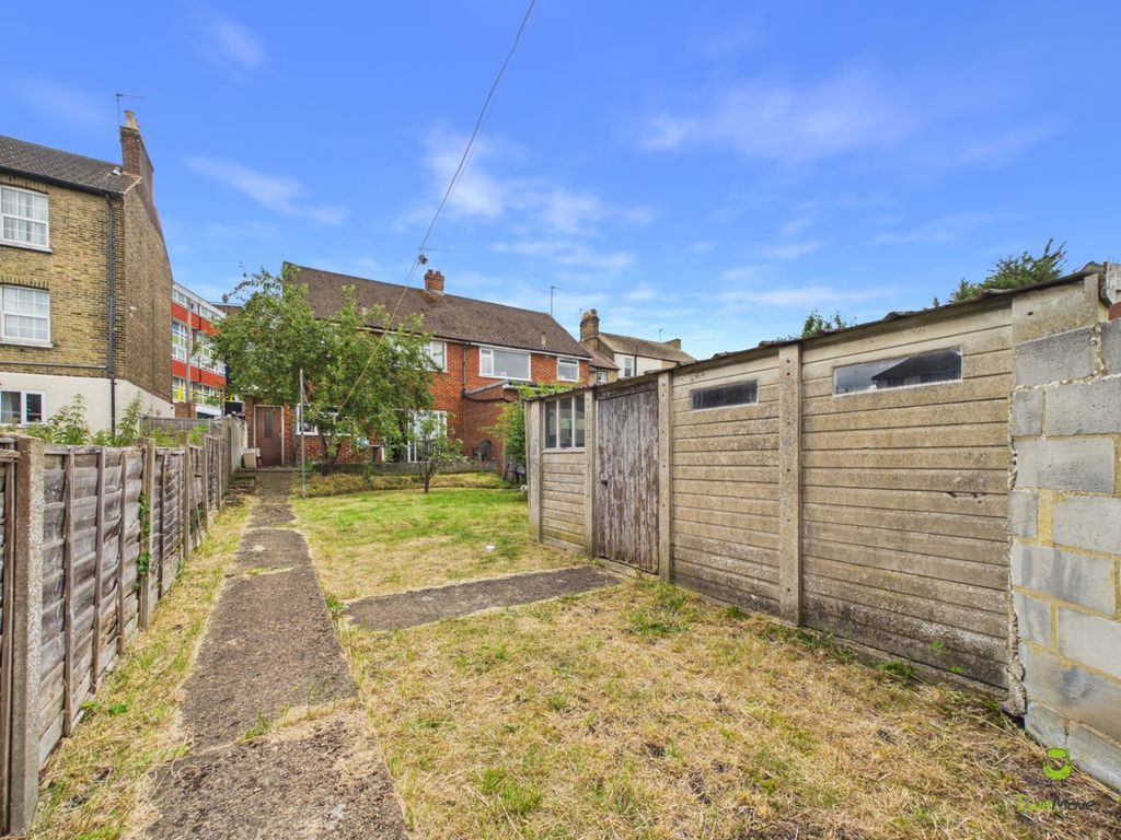 Property photo 3 of 16 Cam02615G0-Pr0222-Still014