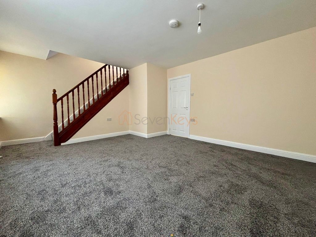 Property photo 3 of 8 F2243d5F-2704-4F7d-90E6-23Dd544c8E36