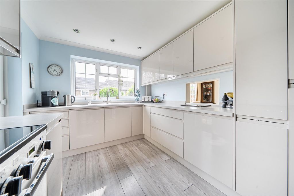 Property photo 2 of 17 Kitchen..Jpg