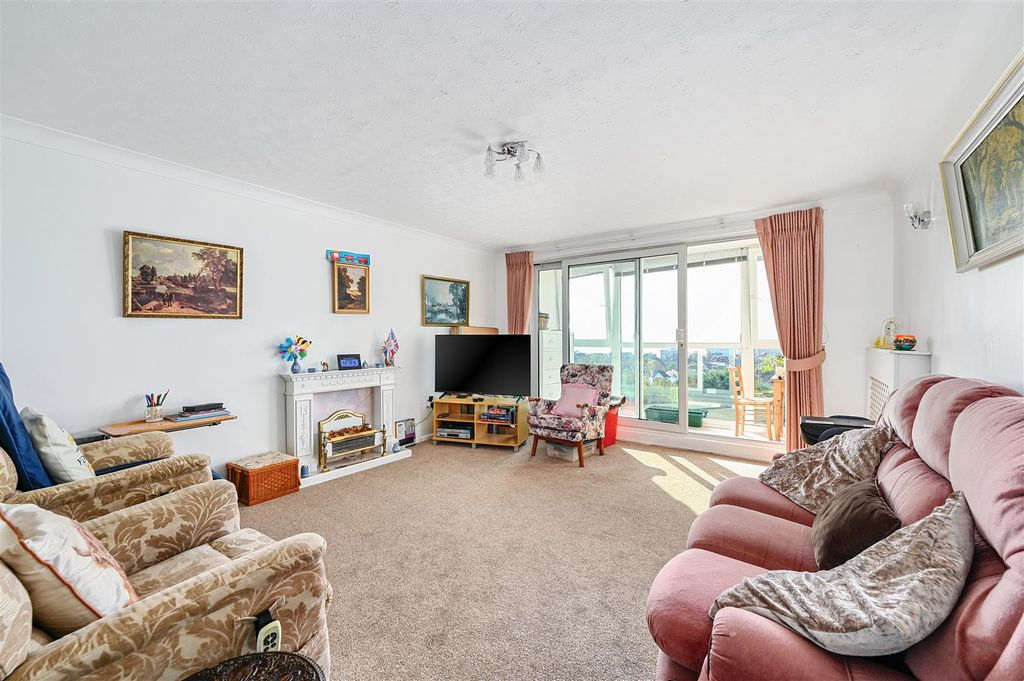 Property photo 3 of 22 18 St Peter’S Court Tn40 (14).Jpg