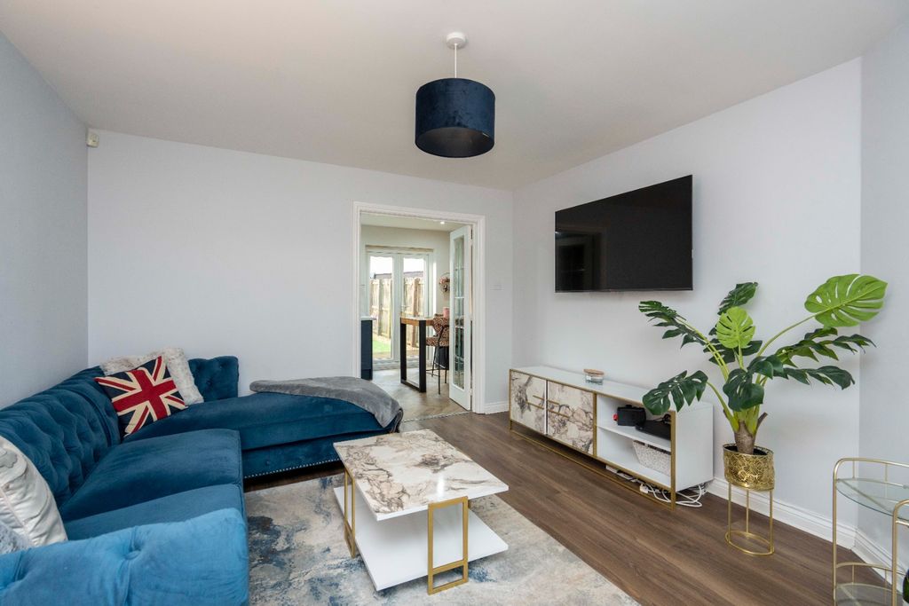 Property photo 3 of 28 4726906