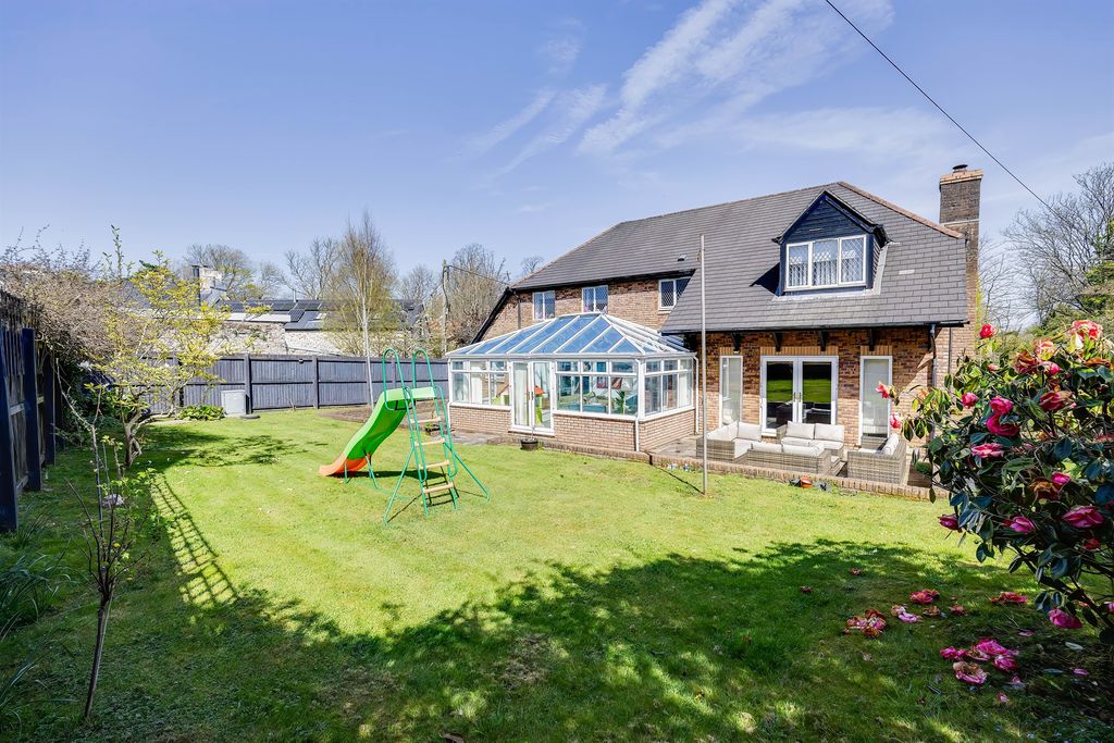 Property photo 2 of 34