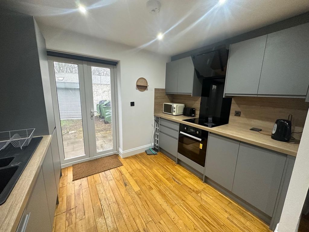 Property photo 3 of 12 Tempimagebgse4l.Jpg