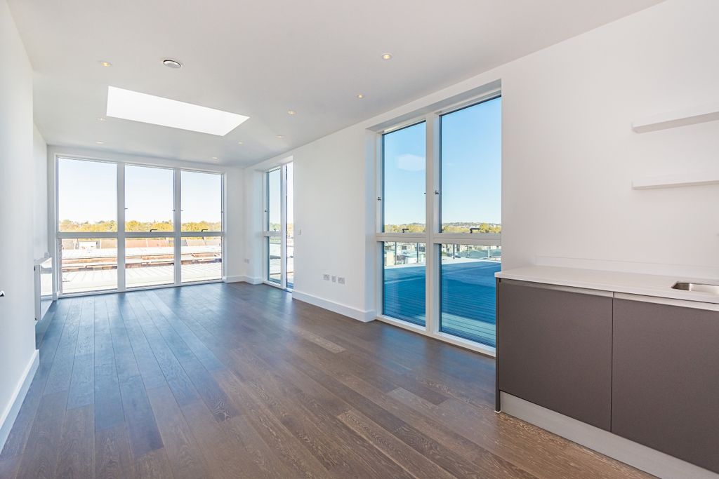 Property photo 3 of 10 3